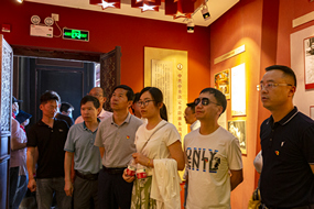 筑牢信仰之基  補(bǔ)足精神之鈣