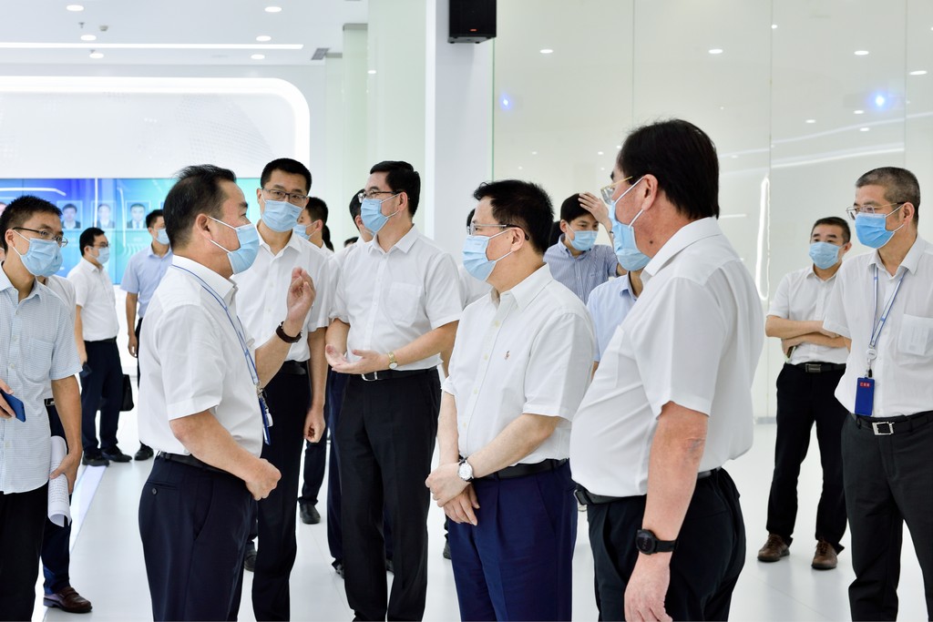 展廳參觀1.jpg