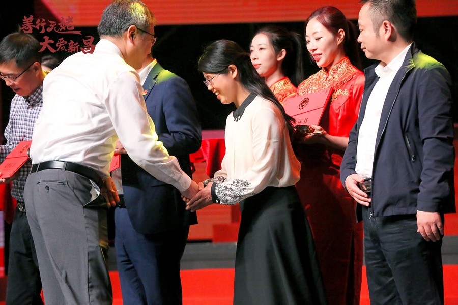 頒獎(jiǎng).jpg